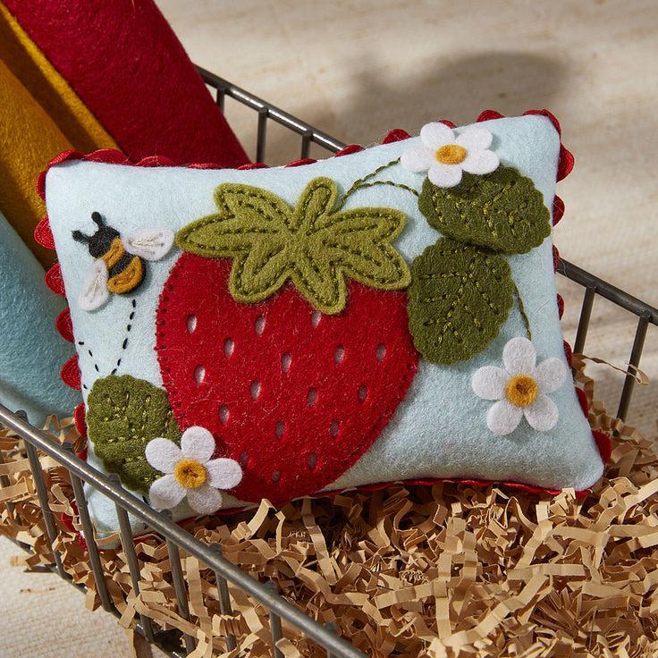 Spellbinders - Summer Felt Stitch &amp; Create Collection - Dies - Felt Berry Blossom-ScrapbookPal
